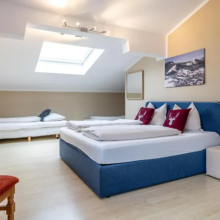 Haslau Large * הופגרטן אים בריקסנטל